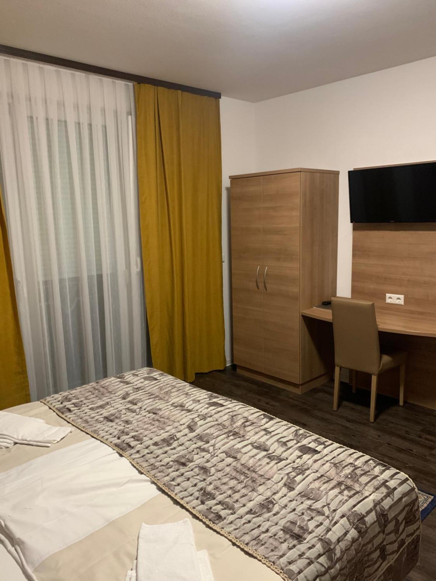 Hotel Pizzeria Da Beni Kochersteinsfeld Εξωτερικό φωτογραφία
