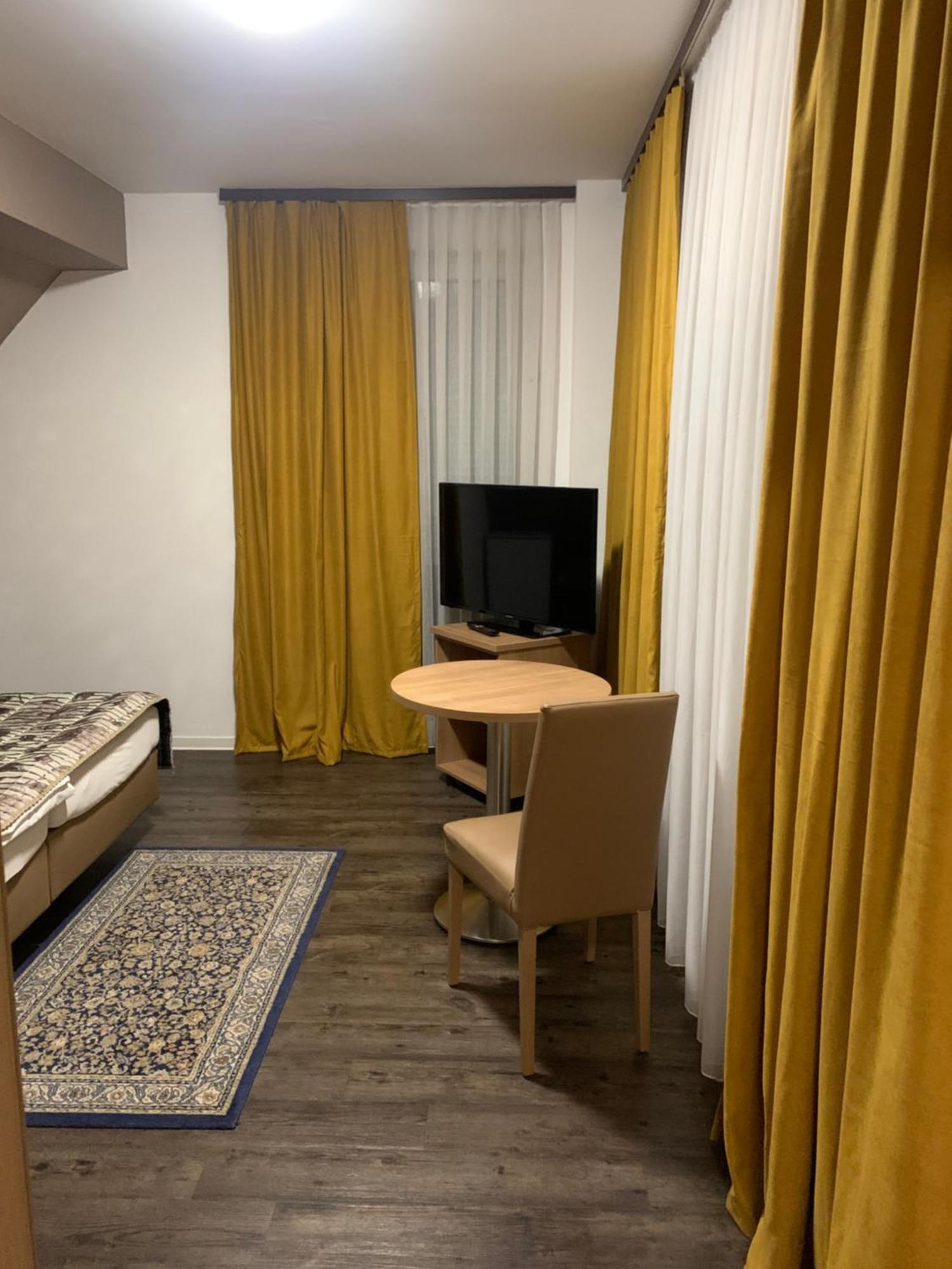 Hotel Pizzeria Da Beni Kochersteinsfeld Εξωτερικό φωτογραφία